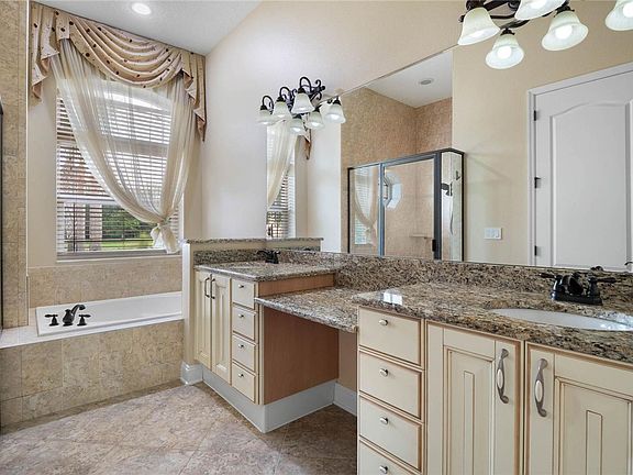 2nd image of 25 Emerald Lake Ct
