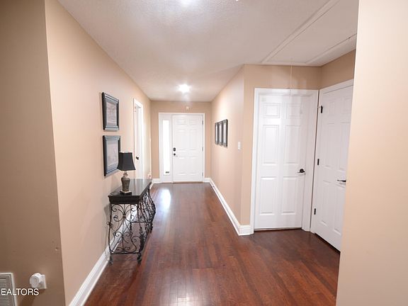 4th image of 550 Light House St