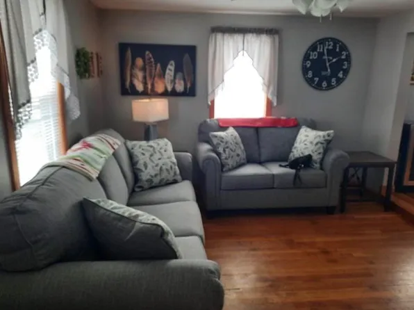 6 Jefferson Rd, Wakefield, MA 01880
