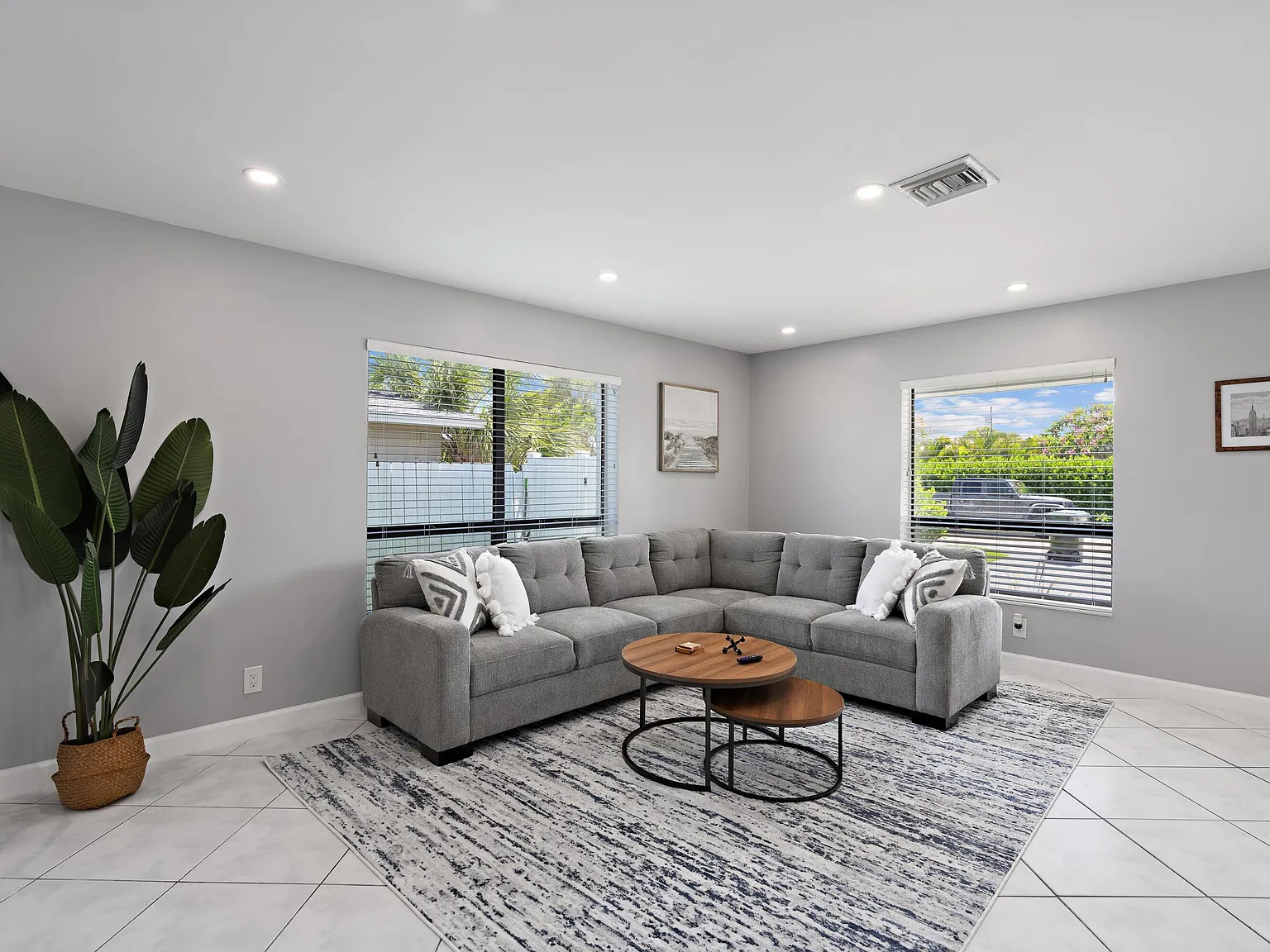 3 bed, 2.0 bath, 1300 sqft, $4,500 — Photo 3