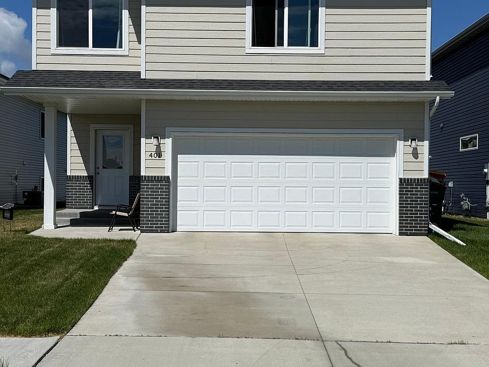 1st image of 401 7th St E
