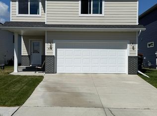 401 7th St E, Horace, ND 58047