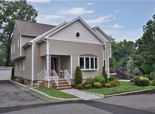 11 Hall St, Wayne, NJ 07470