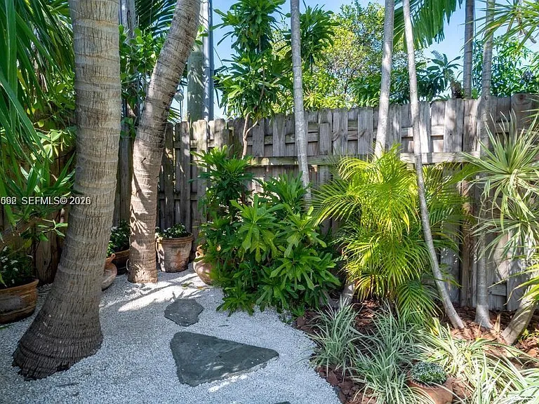 1123 Bay Dr — Photo 40