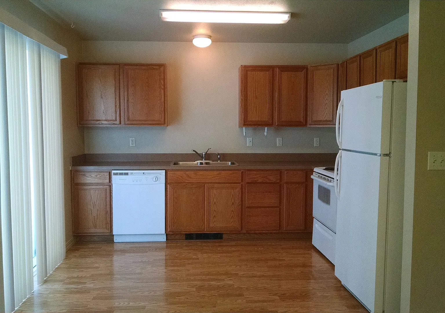 1620 Stiel Complex (MK) — Photo 2