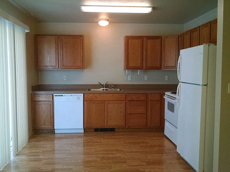 1620 Stiel Complex — Photo 2