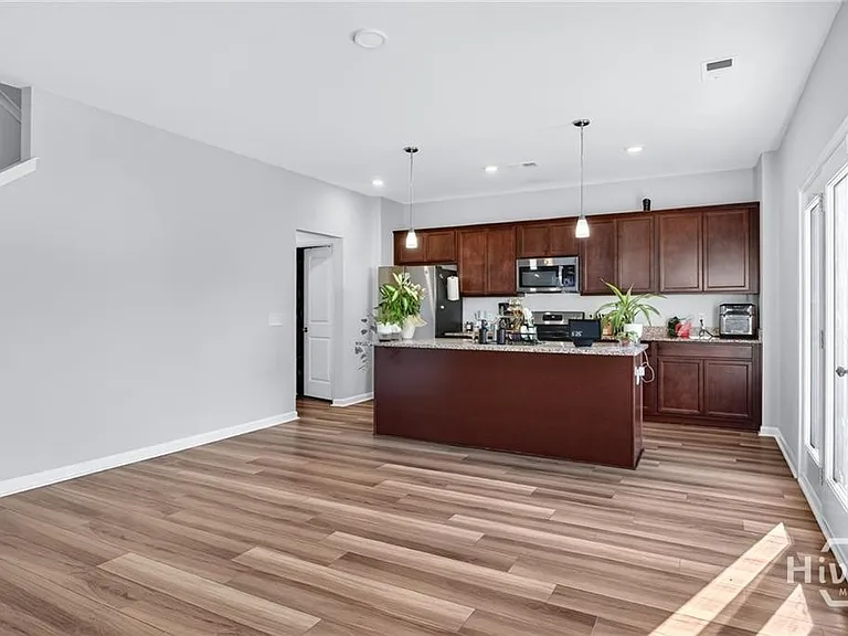 124 Jennie Dr — Photo 11