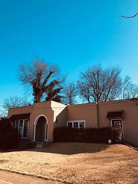 2nd image of 617 W Cherry Ave