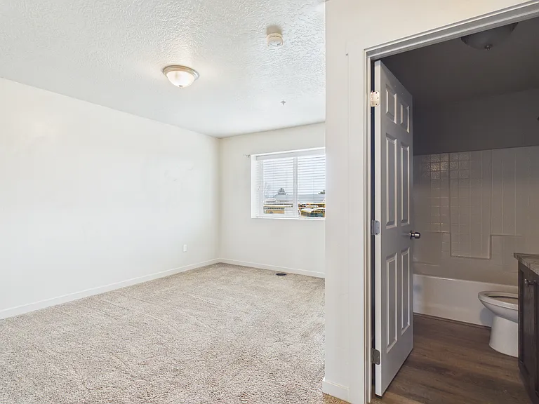 519 Amber St — Photo 9