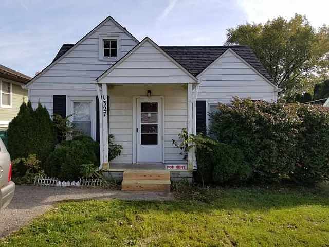 1st image of 1327 N Oak Ave
