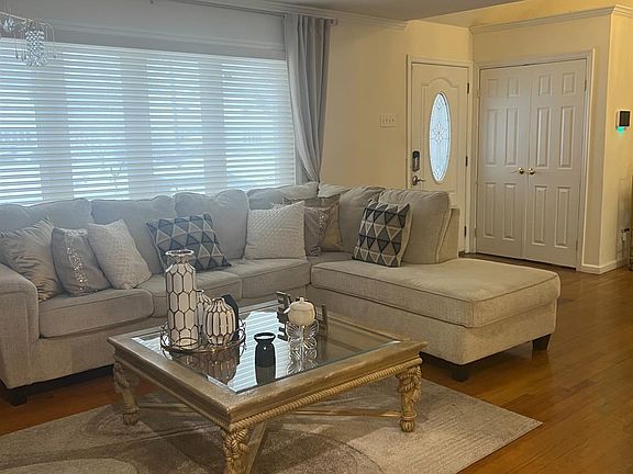 4th image of 1039 Field Ave #41