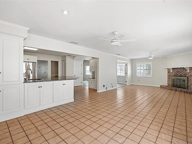 345 Bailey St — Photo 15