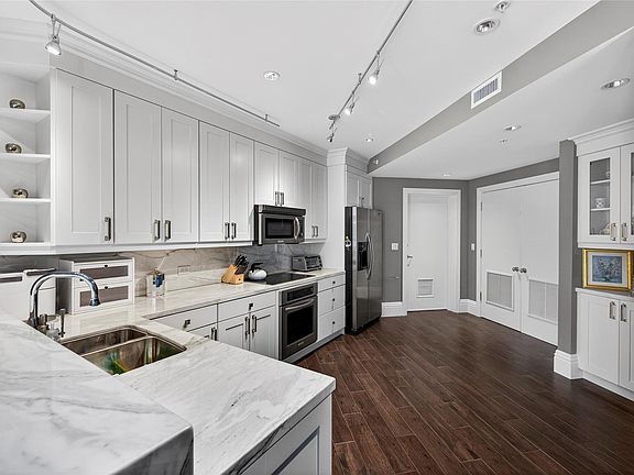 5th image of 455 E Palmetto Park Rd APT 2E