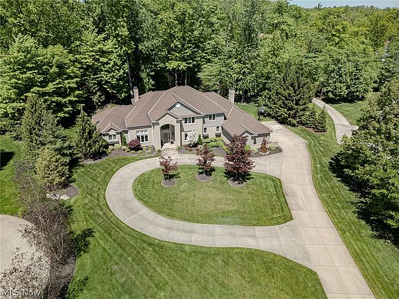 3rd image of 3900 Waterford Ct