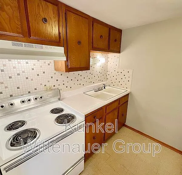 9940-7 Old Lincoln Trl — Photo 3