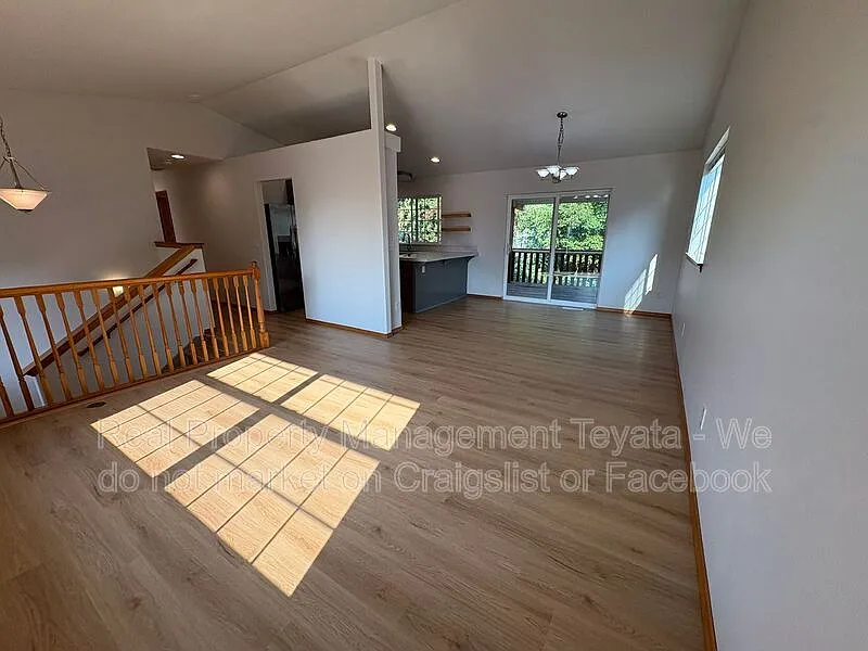 4 bed, 3.0 bath, 1680 sqft, $3,300 — Photo 2