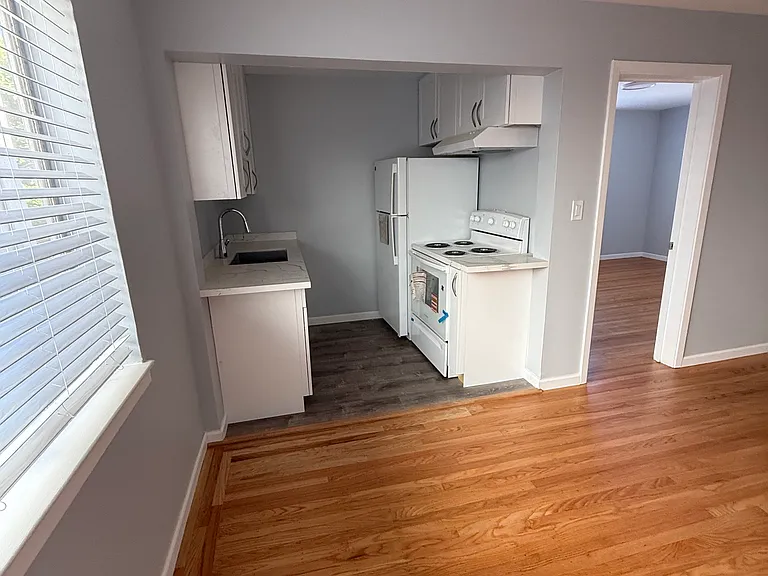 51 W 4th Ave #4 — Photo 2