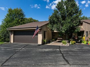 829 Stone Ridge Pl, Dubuque, IA 52001