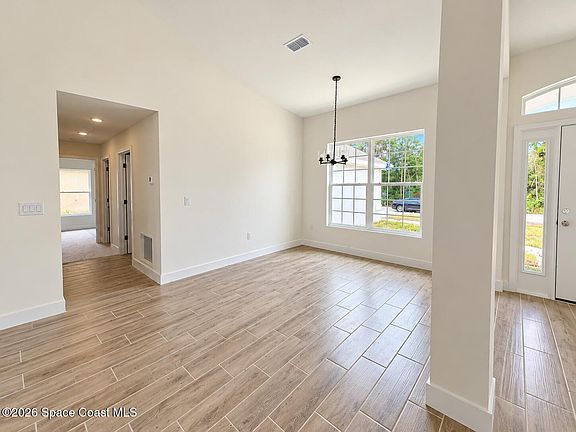 5th image of 2940 Flanders Ave SE