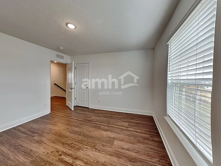 1037 Castor Dr — Photo 17