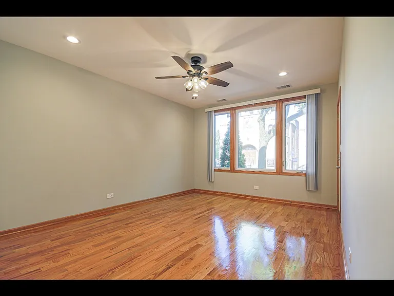912 N Wood St #1 — Photo 3