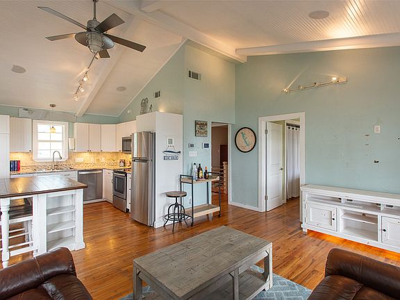 4th image of 116 Isle Of View Dr