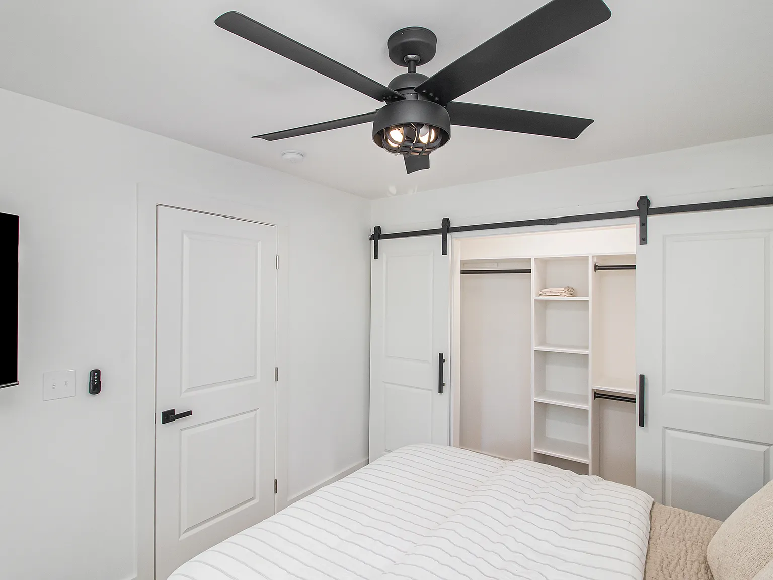 2 bed, 1053 sqft, $1,700 — Photo 3