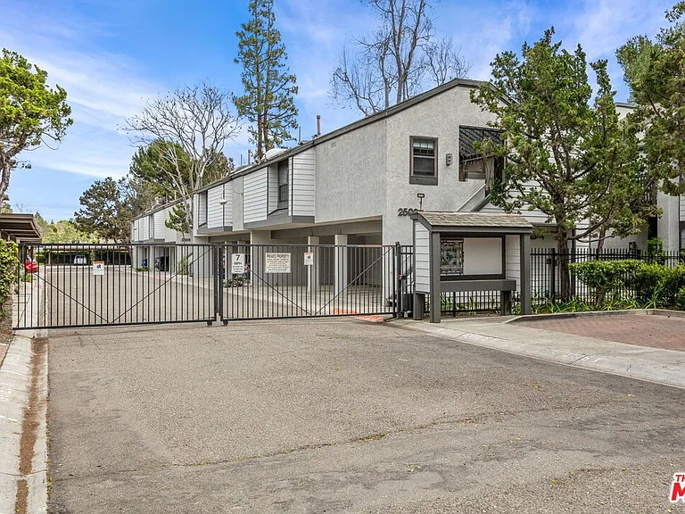 2522 W Macarthur Blvd #D — Photo 28
