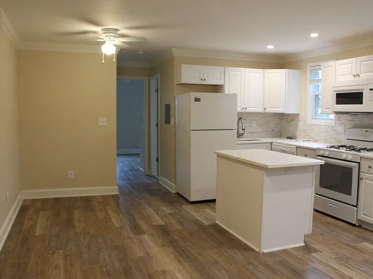 726 N Nelson St #4 — Photo 2