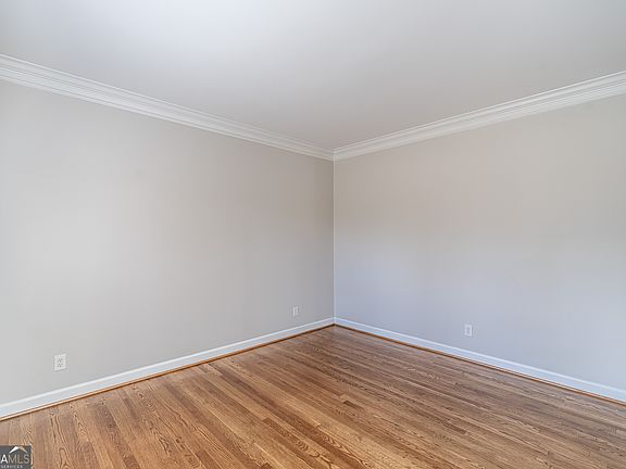 5th image of 20 Coventry Dr SE