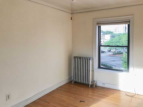 3rd image of 5945 1/2 N Paulina St #1