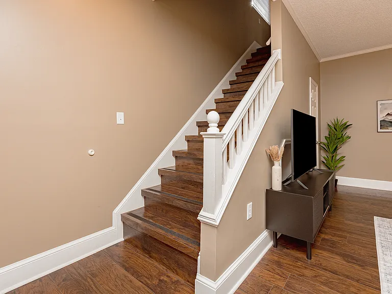 332 Hunt Rd — Photo 14