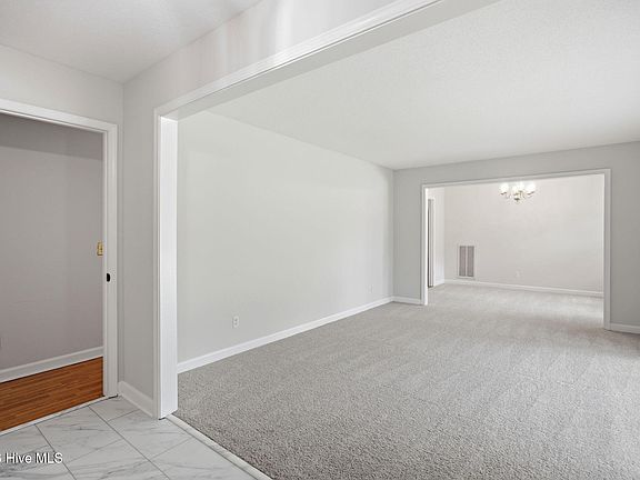 5th image of 306 W Blackbeard Road W