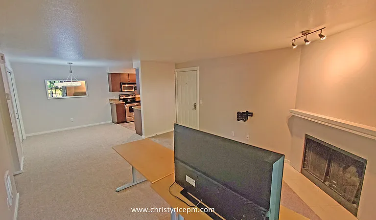 215 9th St #D201 — Photo 16