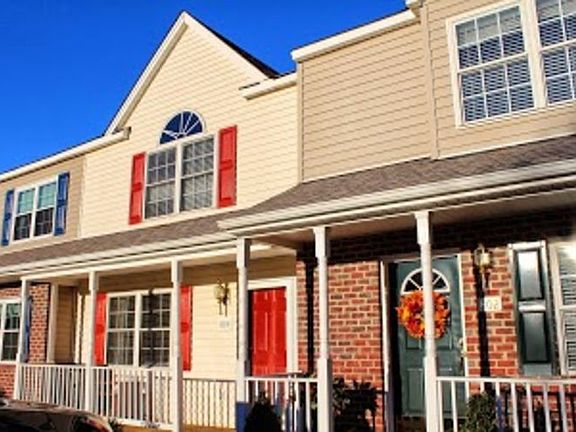 2nd image of 804 Wexford Pl