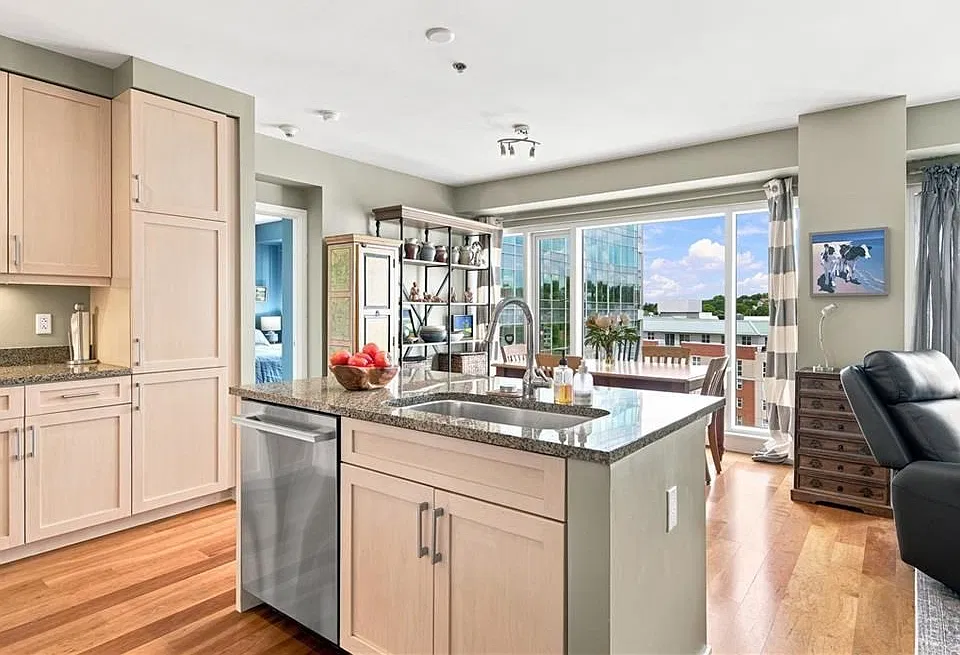 200 Exchange St #1014