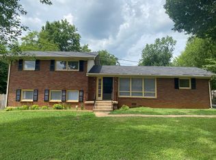 907 Whitehall Rd, Murfreesboro, TN 37130