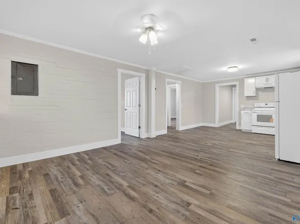 57 George St, Crossville, AL 35962