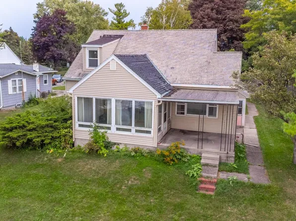 5493 Nickels Dr, Oshkosh, WI 54904