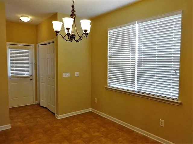 3 bed, 2.0 bath, 1368 sqft, $2,175 — Photo 4