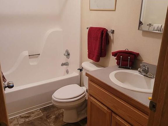 5th image of 41874 Lois Ave