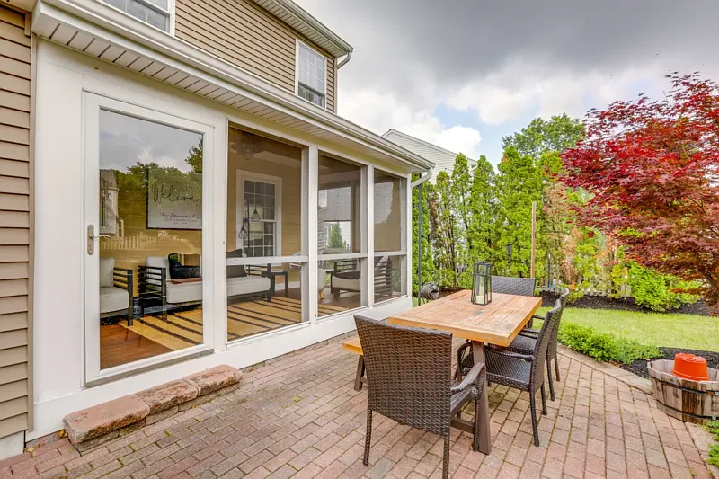 4 bed, 2.5 bath, 3000 sqft, $6,495 — Photo 3