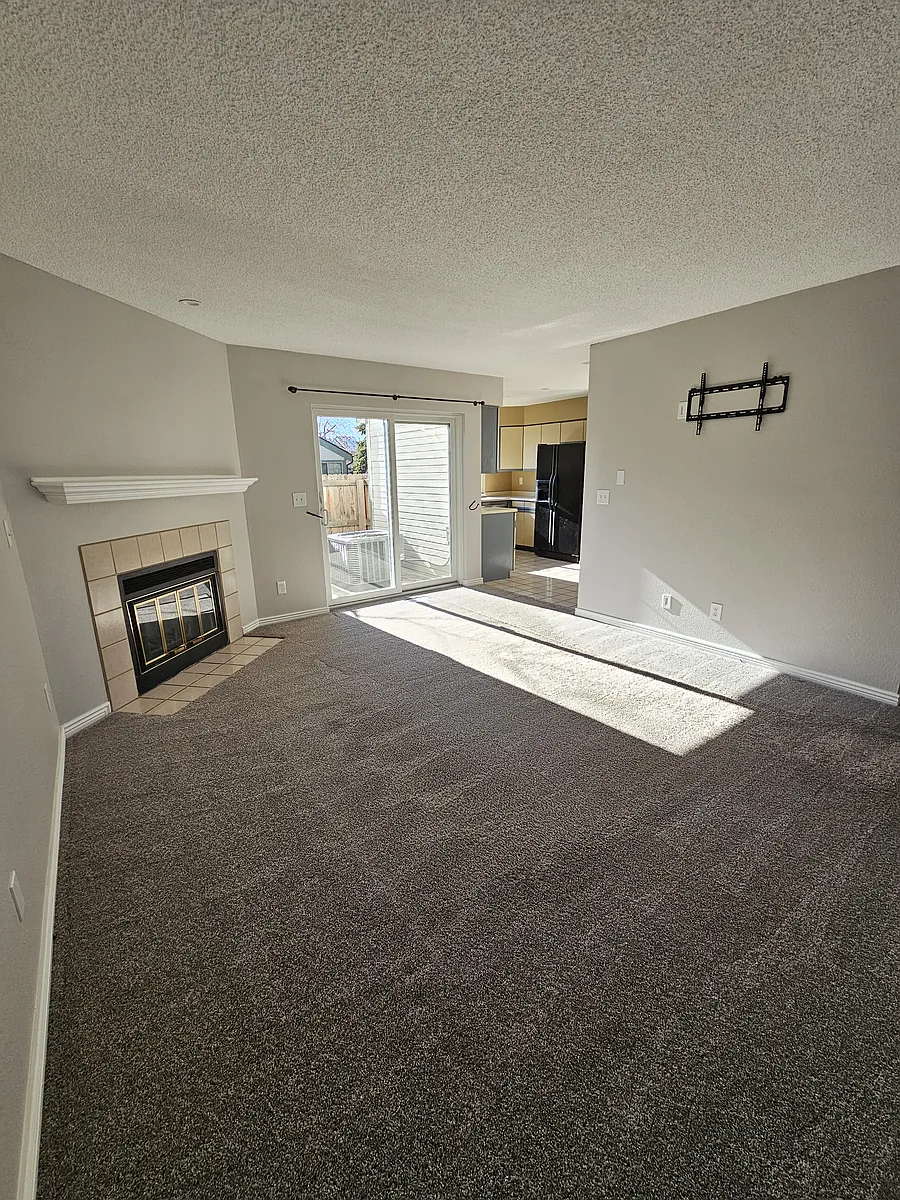Building Photo - 8414 S Everett Way #A