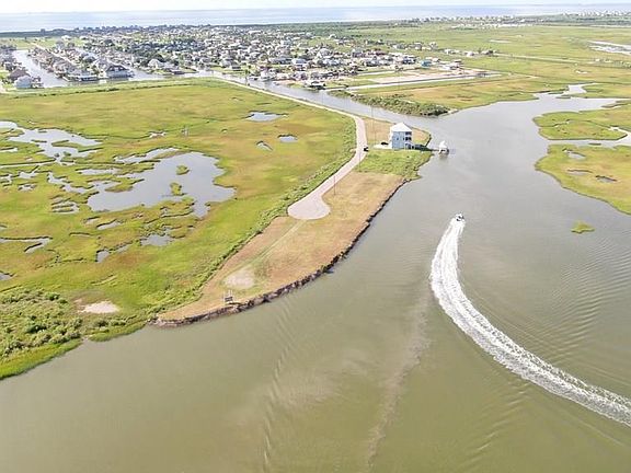 2nd image of 1329 Lagoon Dr