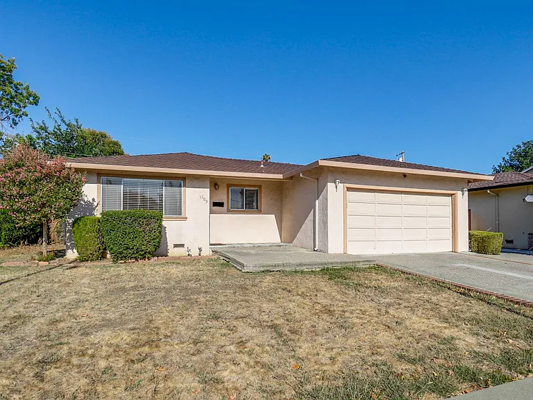 1109 White Cliff Dr — Photo 3