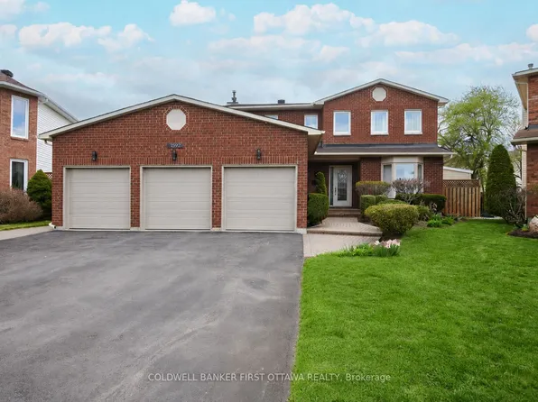 1592 Zachary St, Ottawa, ON K1C 6C6