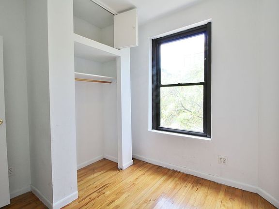 4th image of 37 1/2 Saint Marks Pl APT B1