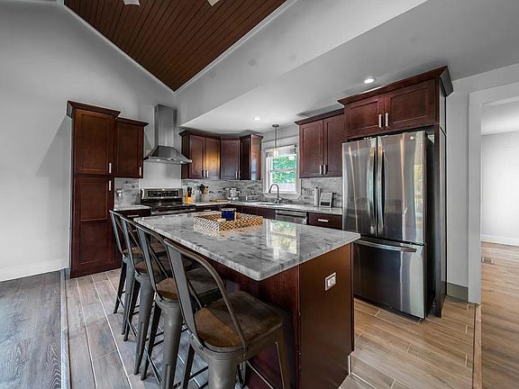 3rd image of 2705 Aspen Dr