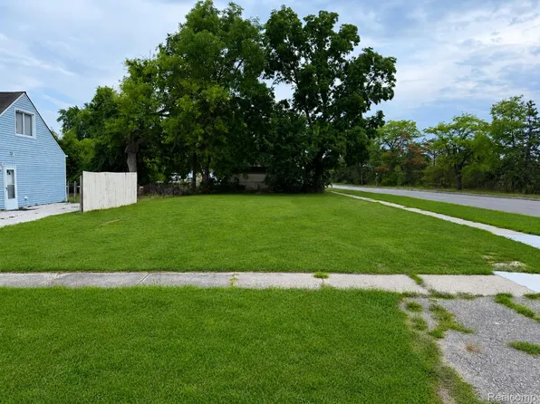 1312 James St, Burton, MI 48529