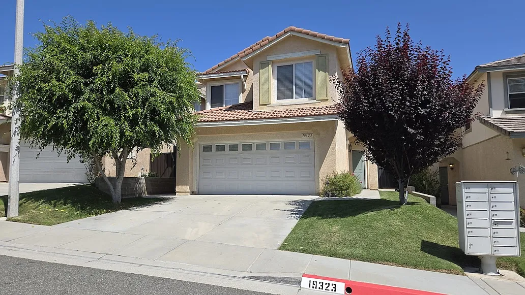 3 bed, 2.5 bath, 1894 sqft, $3,700 — Photo 1